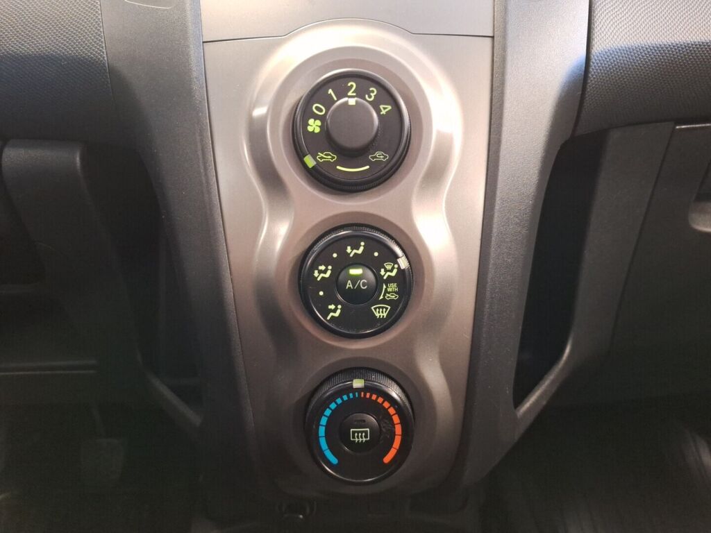 Toyota Yaris 2011 Hopea