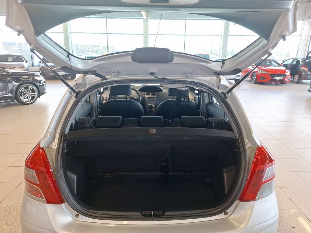 Toyota Yaris 2011 Hopea