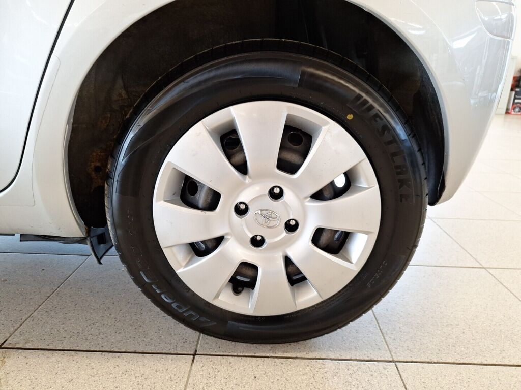 Toyota Yaris 2011 Hopea