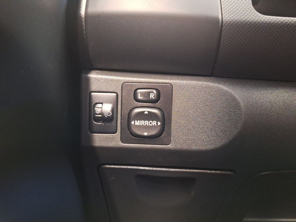 Toyota Yaris 2011 Hopea