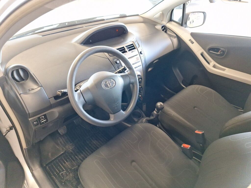 Toyota Yaris 2011 Hopea