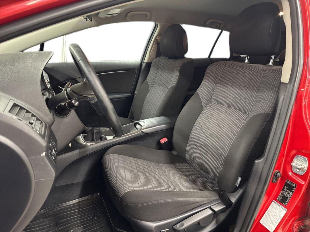 Toyota Avensis 2011 Metallinhohto Punainen