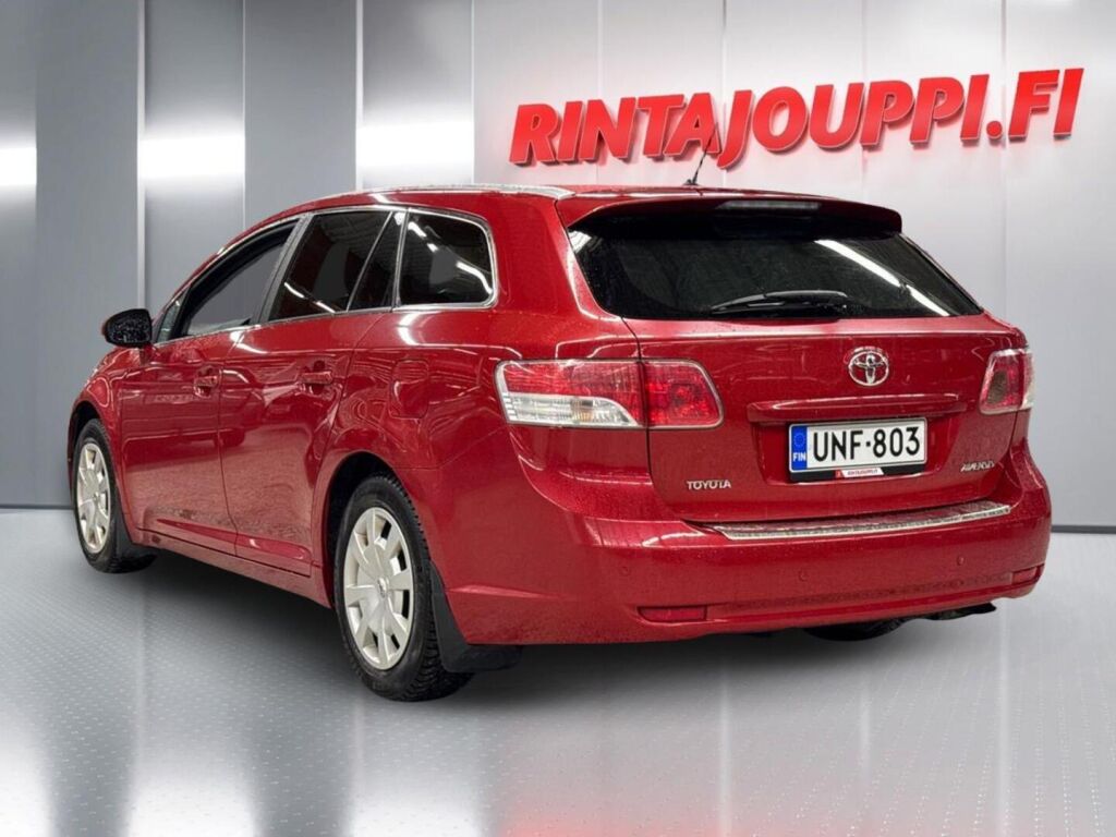 Toyota Avensis 2011 Metallinhohto Punainen