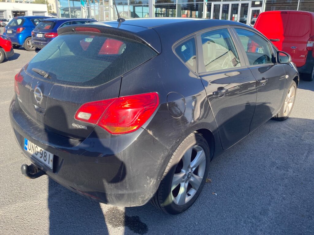 Opel Astra 2012, kuva 3/20