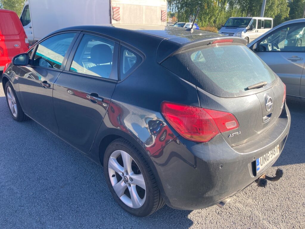Opel Astra 2012, kuva 4/20