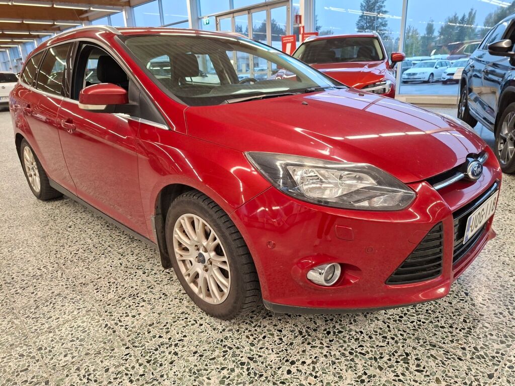 Ford Focus 2012 Punainen