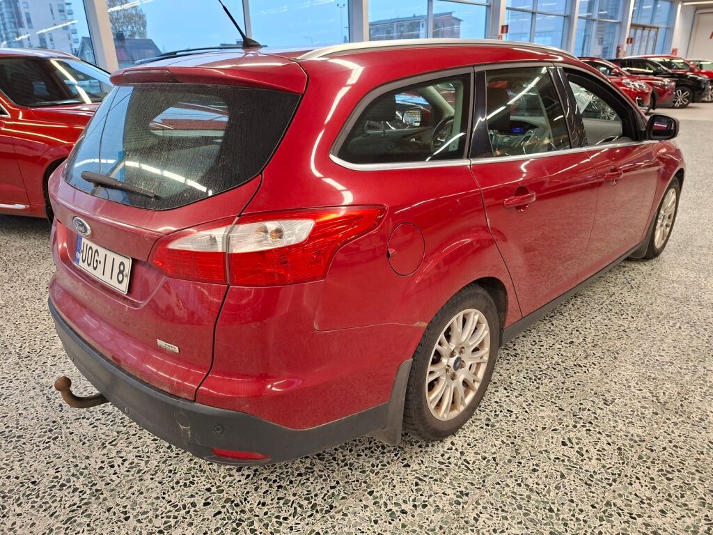 Ford Focus 2012 Punainen