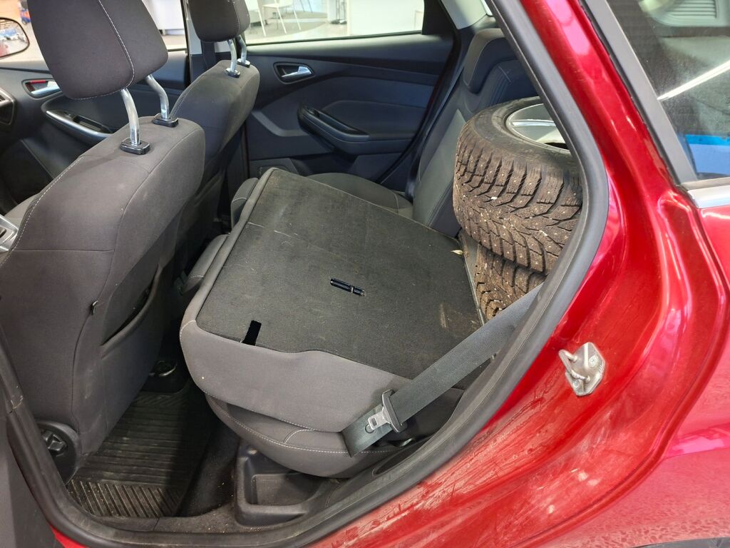Ford Focus 2012 Punainen