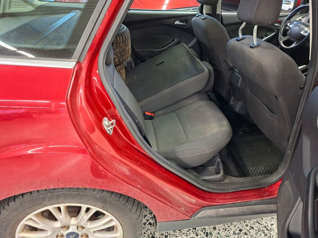 Ford Focus 2012 Punainen