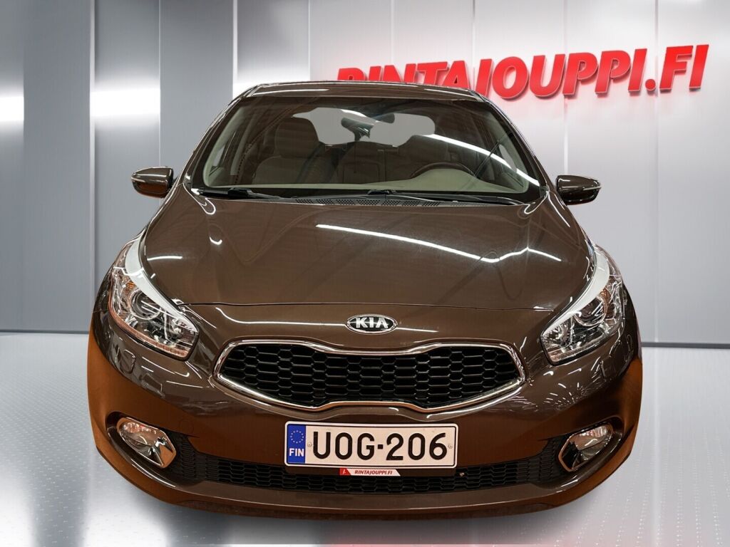 Kia Ceed 2012 Ruskea (beige)