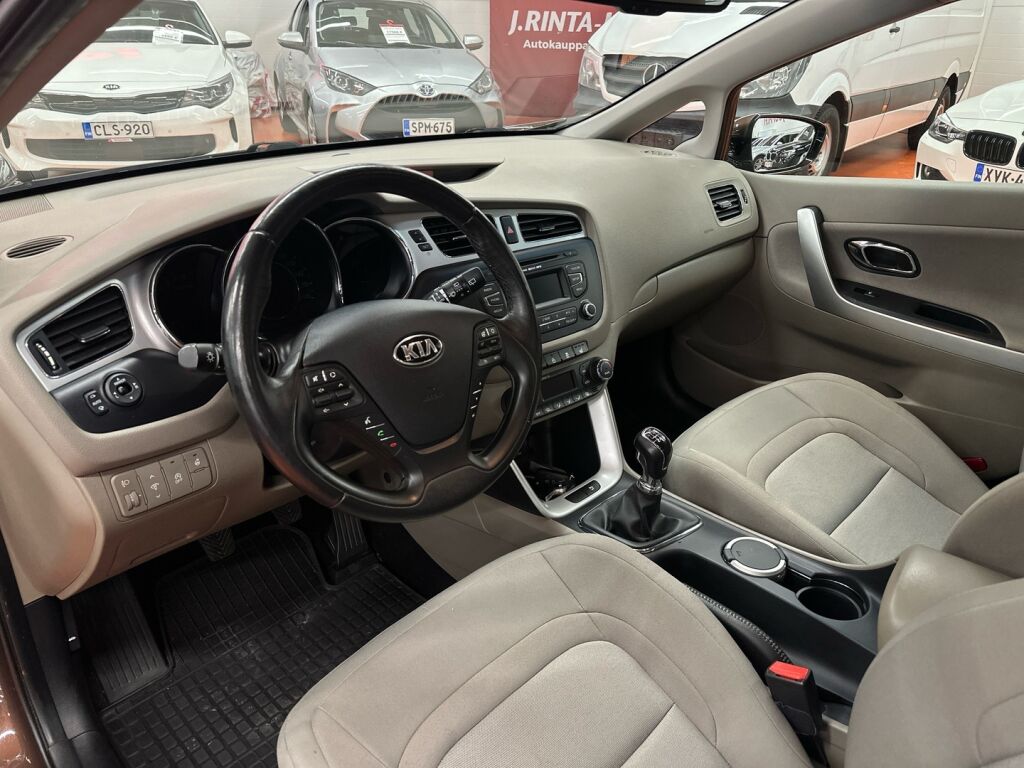 Kia Ceed 2012 Ruskea (beige)