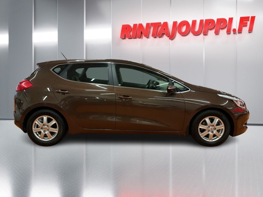 Kia Ceed 2012 Ruskea (beige)