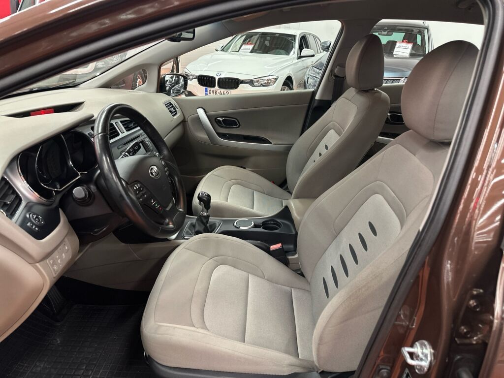 Kia Ceed 2012 Ruskea (beige)