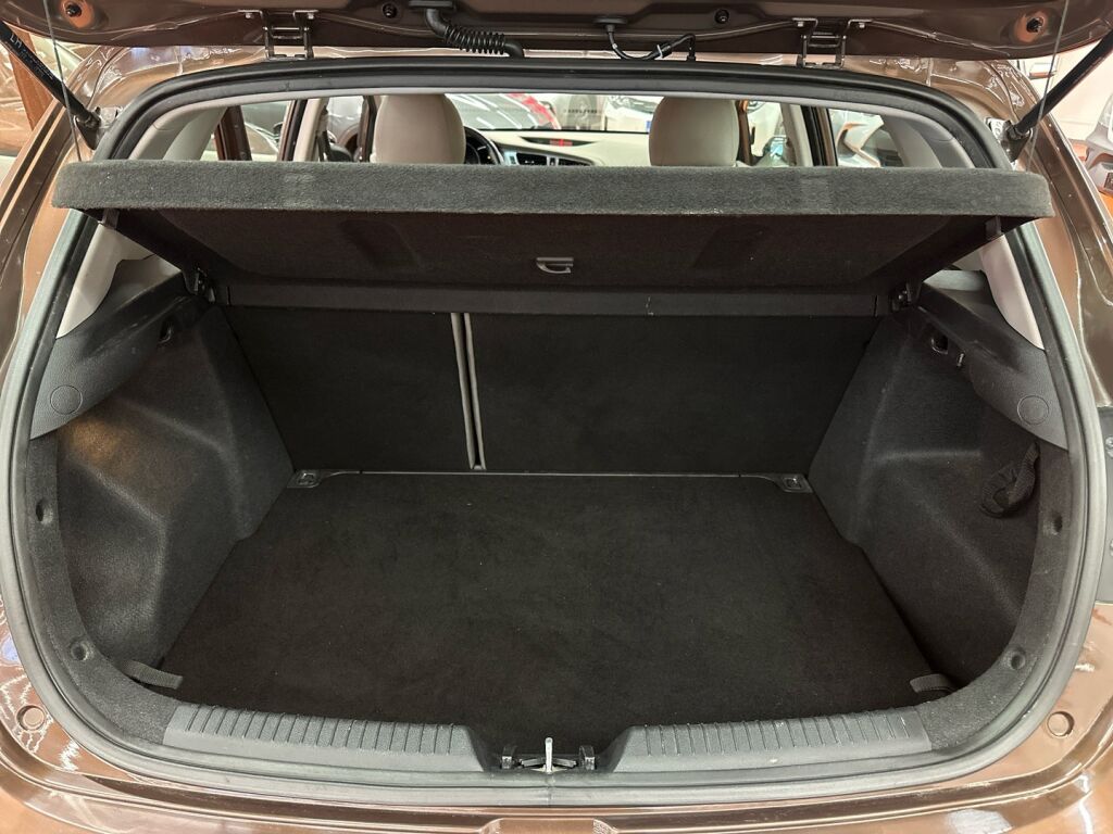 Kia Ceed 2012 Ruskea (beige)