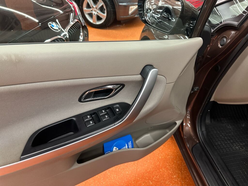 Kia Ceed 2012 Ruskea (beige)