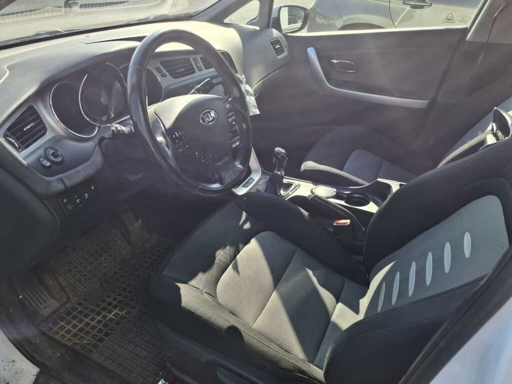 Kia Ceed 2013 Valkoinen