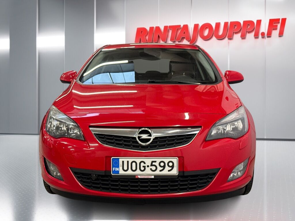 Opel Astra 2012 Punainen
