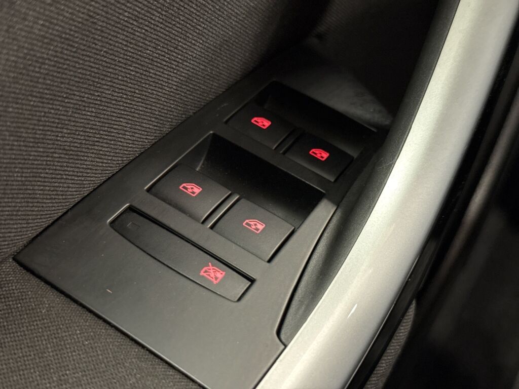 Opel Astra 2012 Punainen