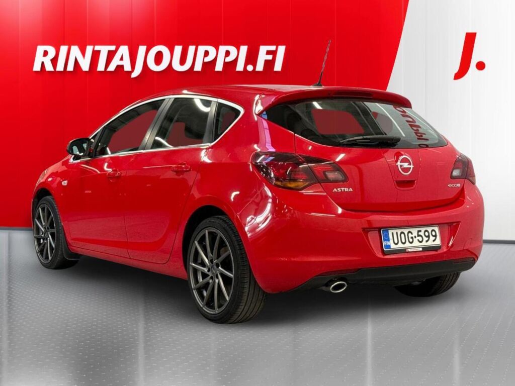 Opel Astra 2012 Punainen