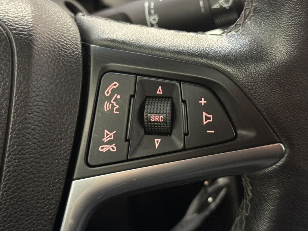 Opel Astra 2012 Punainen