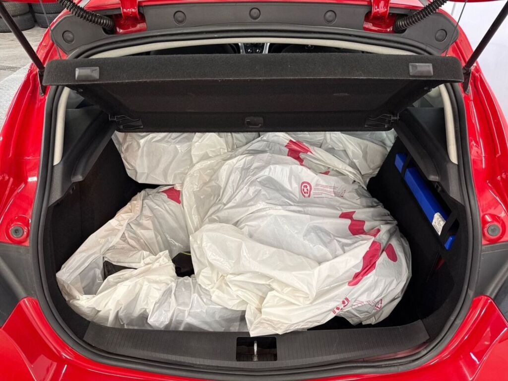 Opel Astra 2012 Punainen