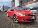 Opel Astra 2012 Punainen