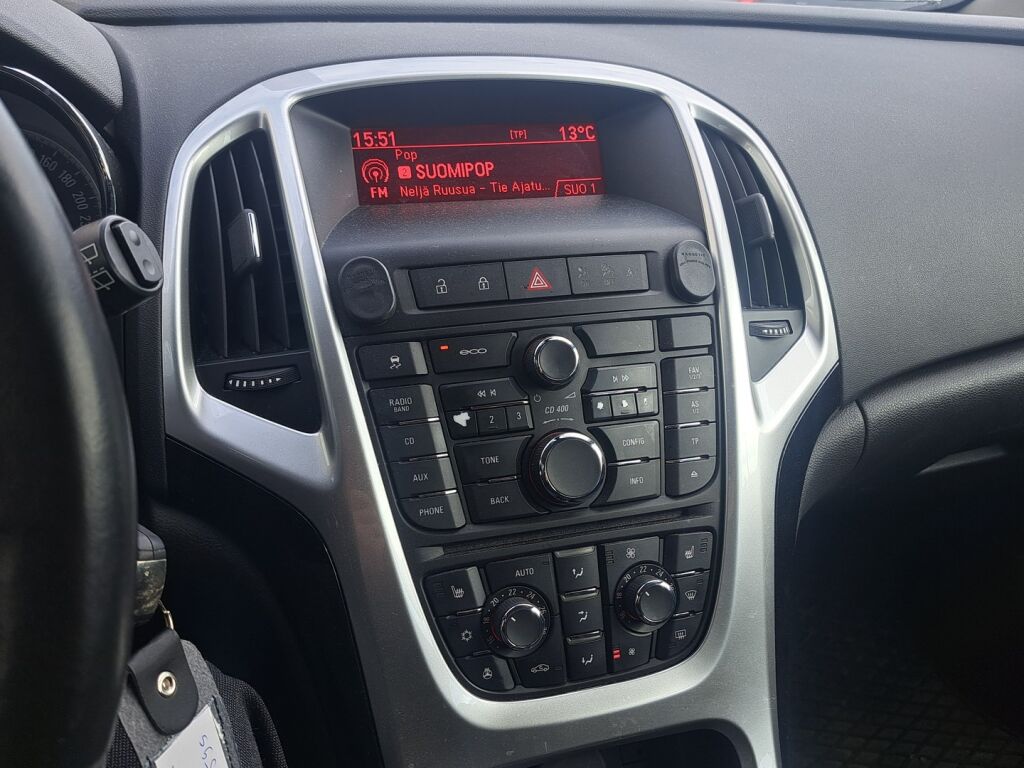 Opel Astra 2012 Punainen