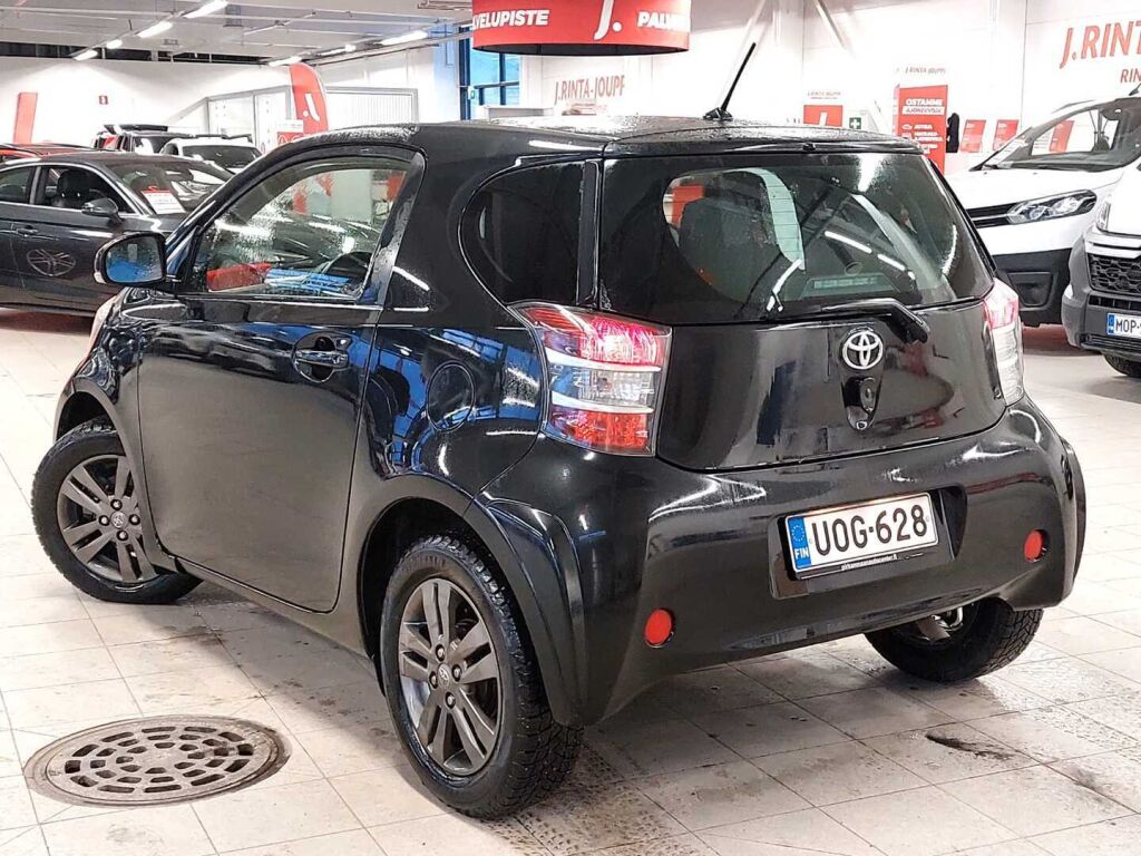 Toyota iQ 2012 Musta