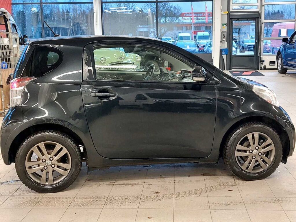 Toyota iQ 2012 Musta