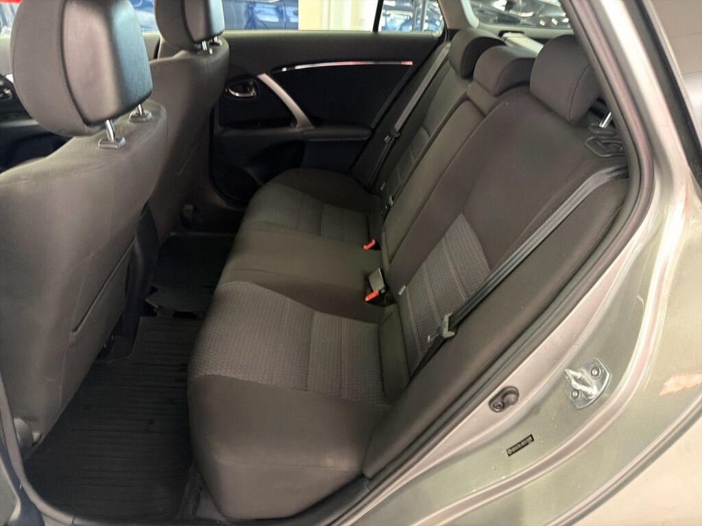 Toyota Avensis 2012 Harmaa