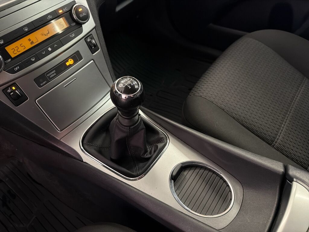 Toyota Avensis 2012 Harmaa