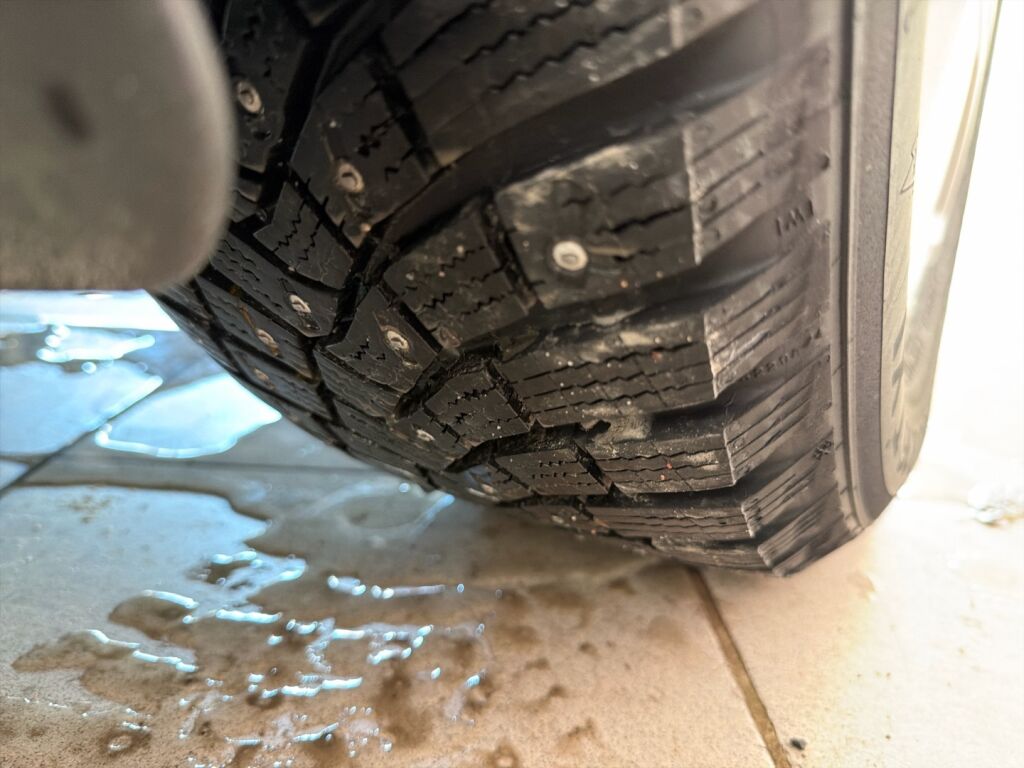 Toyota Avensis 2012 Harmaa