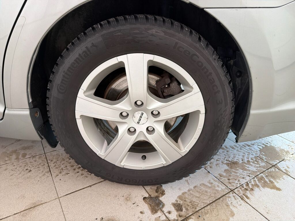 Toyota Avensis 2012 Harmaa