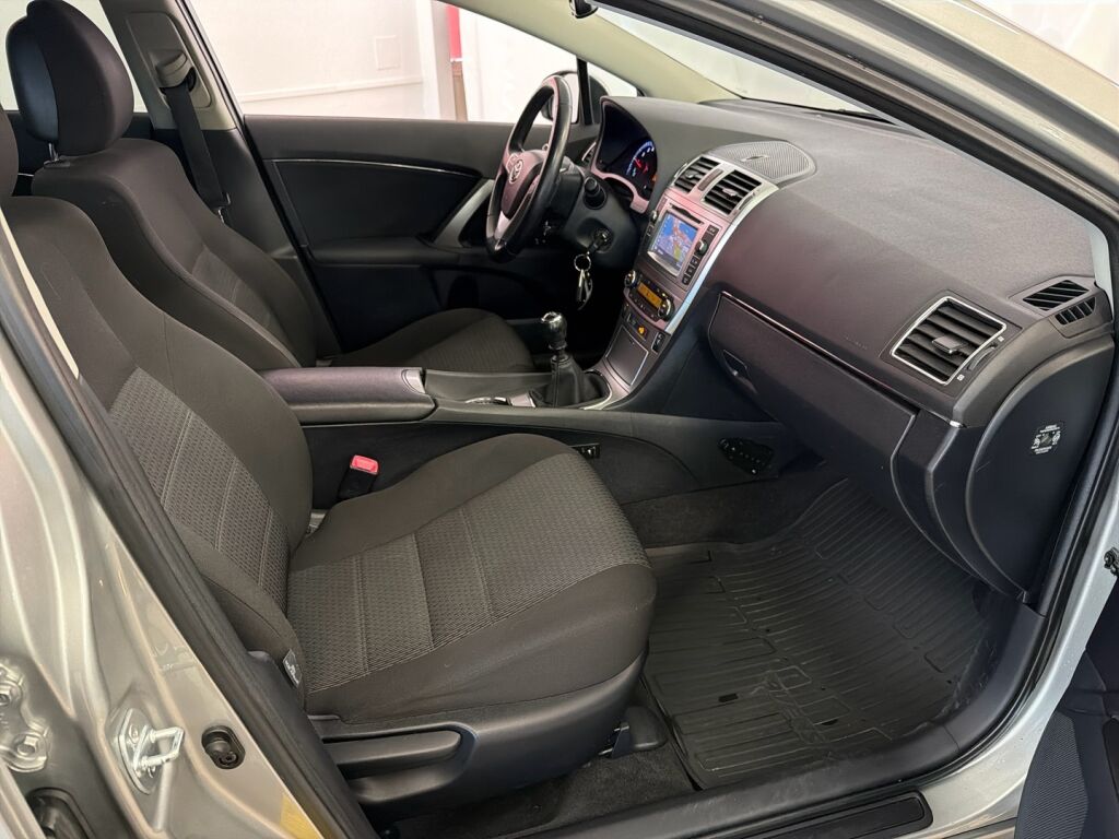 Toyota Avensis 2012 Harmaa