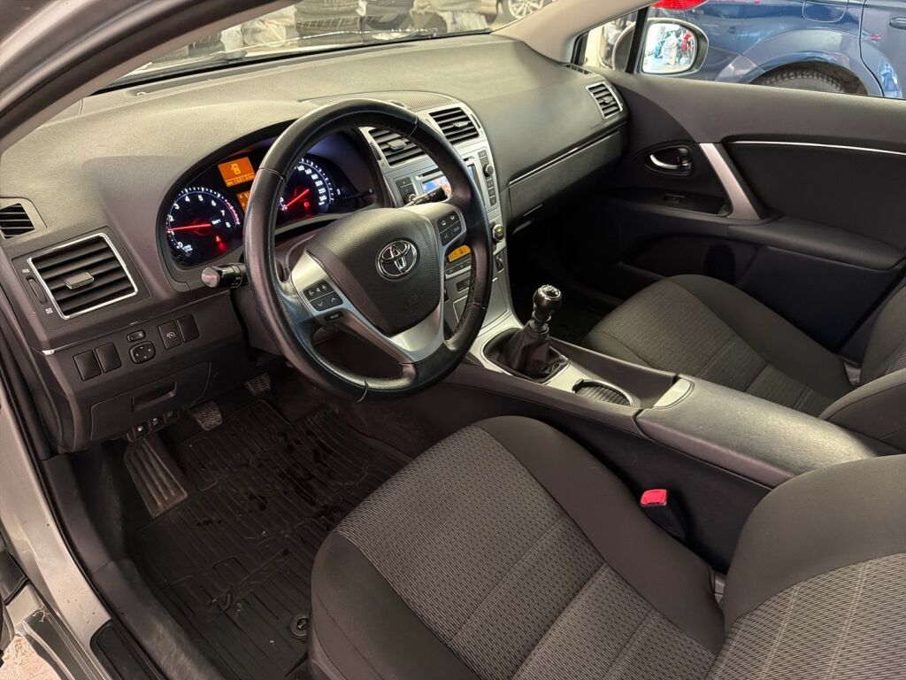Toyota Avensis 2012 Harmaa