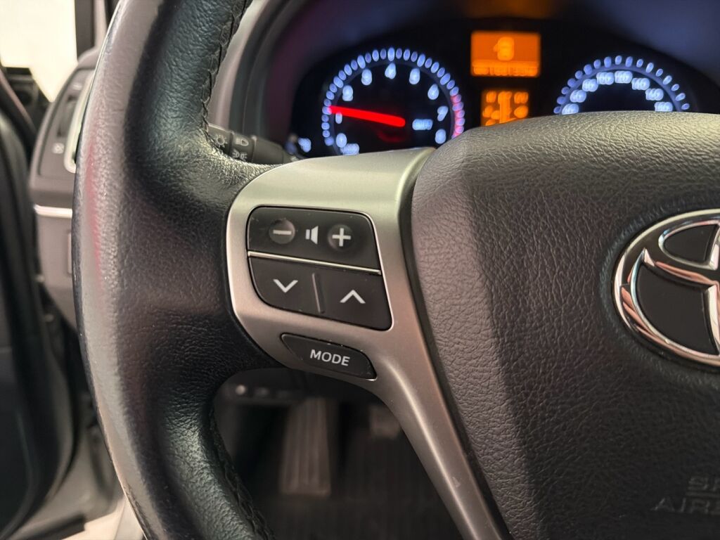 Toyota Avensis 2012 Harmaa