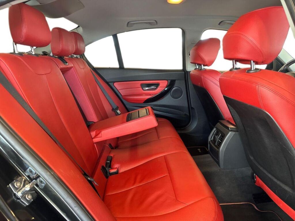 BMW 320 2012 Musta