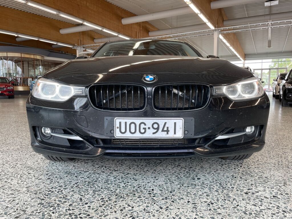 BMW 320 2012 Musta