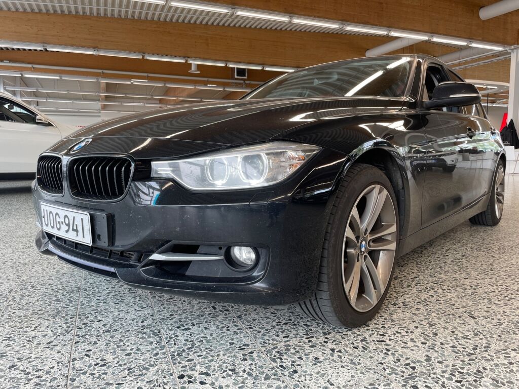 BMW 320 2012 Musta