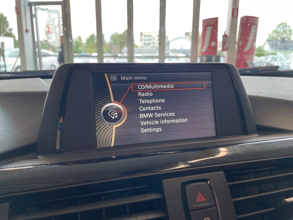 BMW 320 2012 Musta