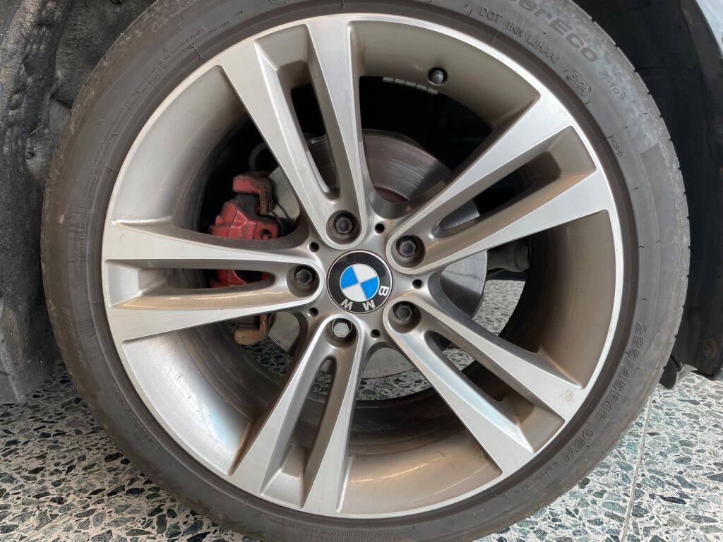 BMW 320 2012 Musta