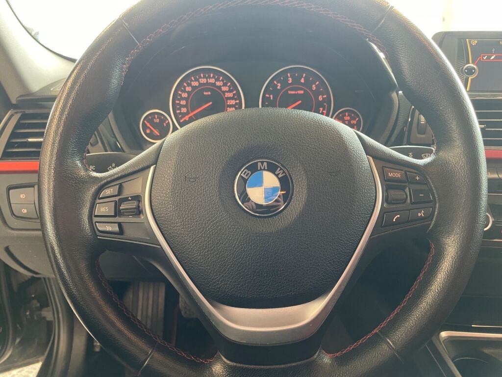 BMW 320 2012 Musta