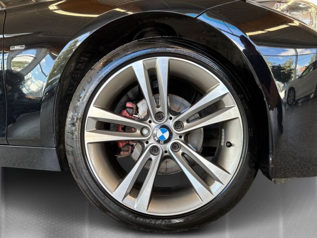 BMW 320 2012 Musta