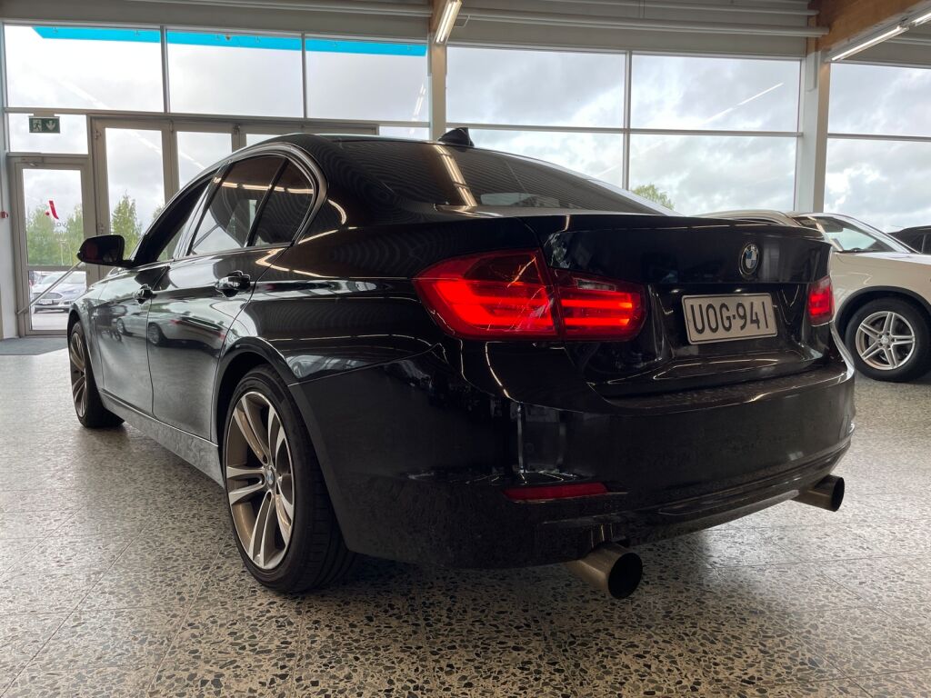 BMW 320 2012 Musta