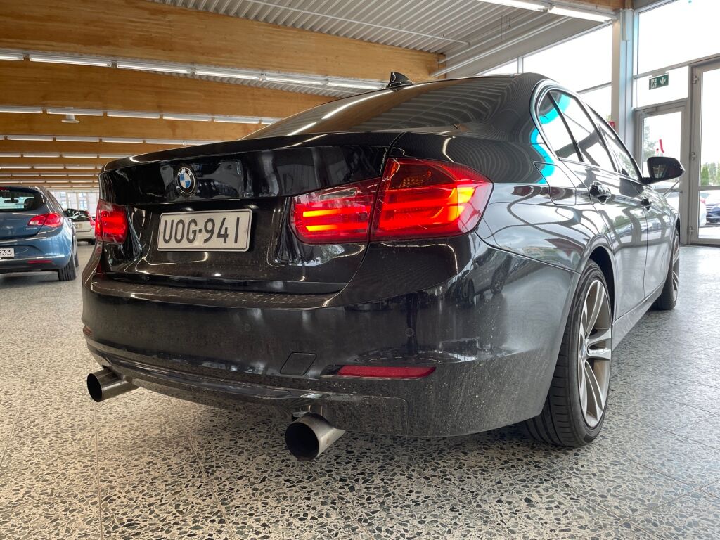 BMW 320 2012 Musta