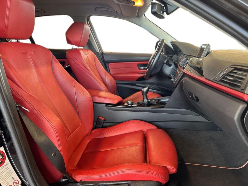 BMW 320 2012 Musta