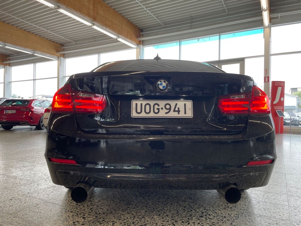 BMW 320 2012 Musta