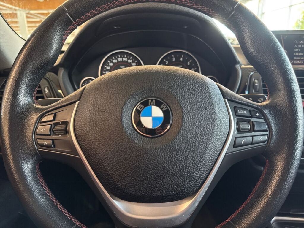 BMW 320 2012 Musta