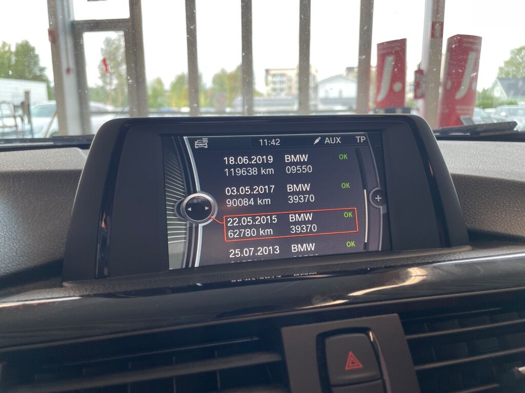 BMW 320 2012 Musta