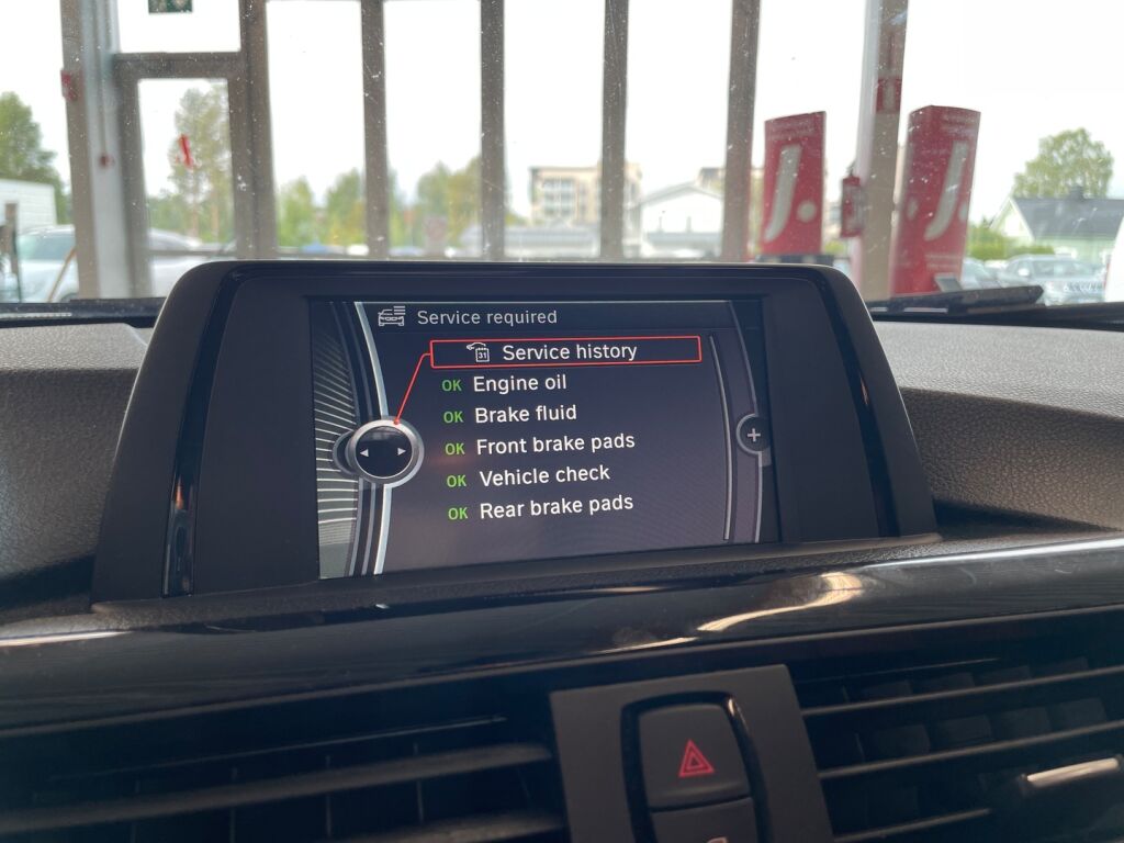 BMW 320 2012 Musta